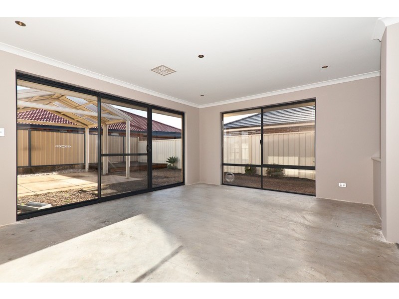 11 Colwyn Loop, Tapping WA 6065