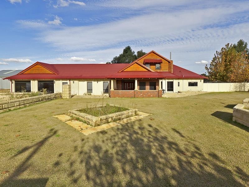 588 Neaves Road, Mariginiup WA 6065