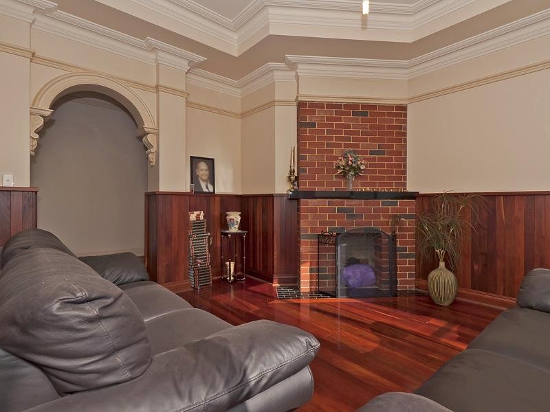 588 Neaves Road, Mariginiup WA 6065