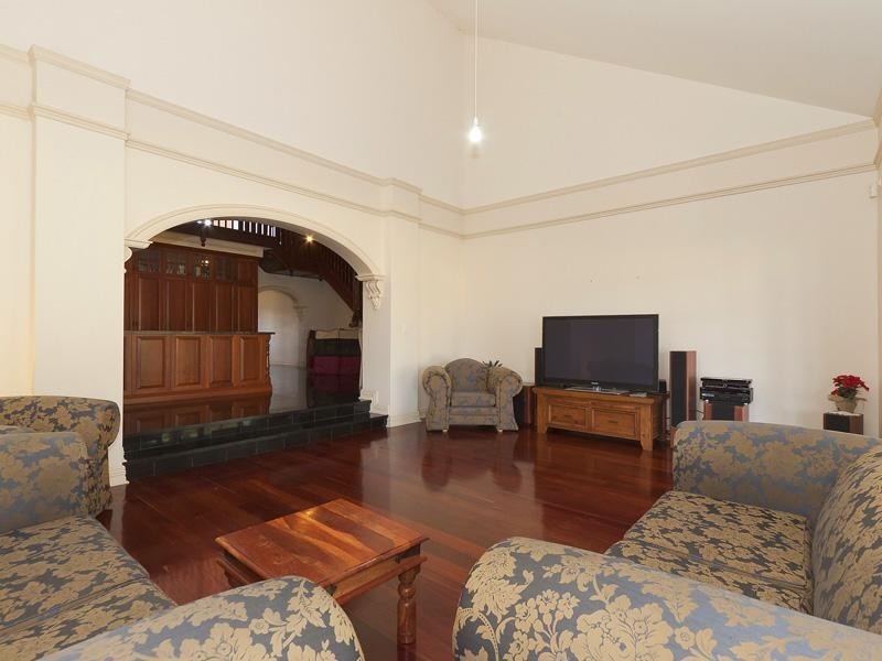 588 Neaves Road, Mariginiup WA 6065