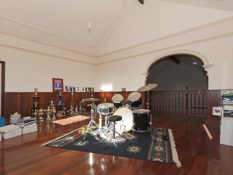 588 Neaves Road, Mariginiup WA 6065