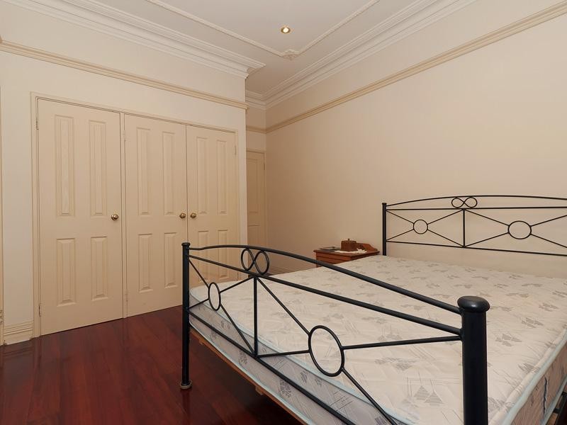 588 Neaves Road, Mariginiup WA 6065