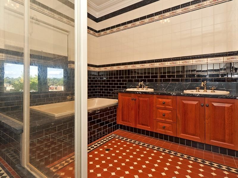 588 Neaves Road, Mariginiup WA 6065