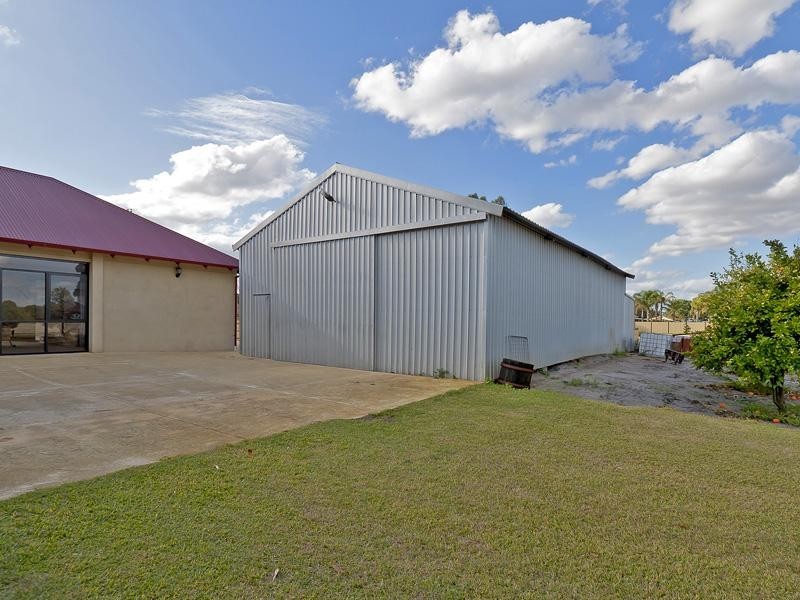 588 Neaves Road, Mariginiup WA 6065