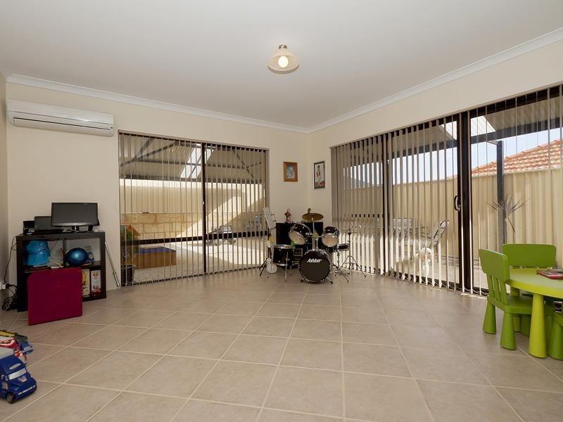 59 Crosthwait Circle, Tapping WA 6065