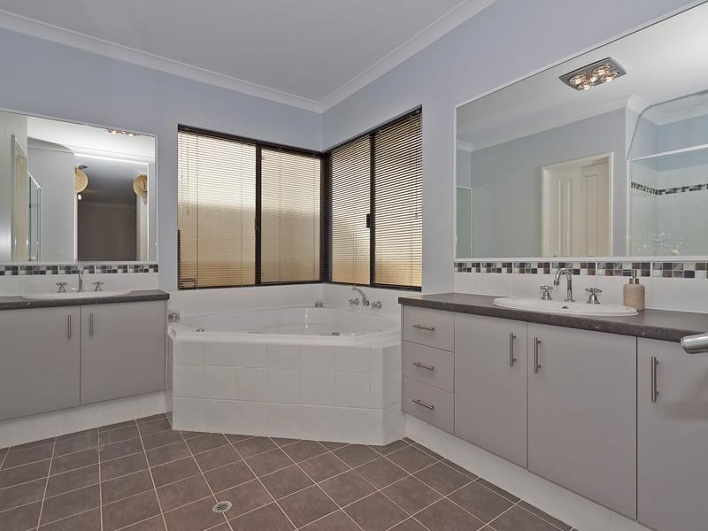 59 Crosthwait Circle, Tapping WA 6065