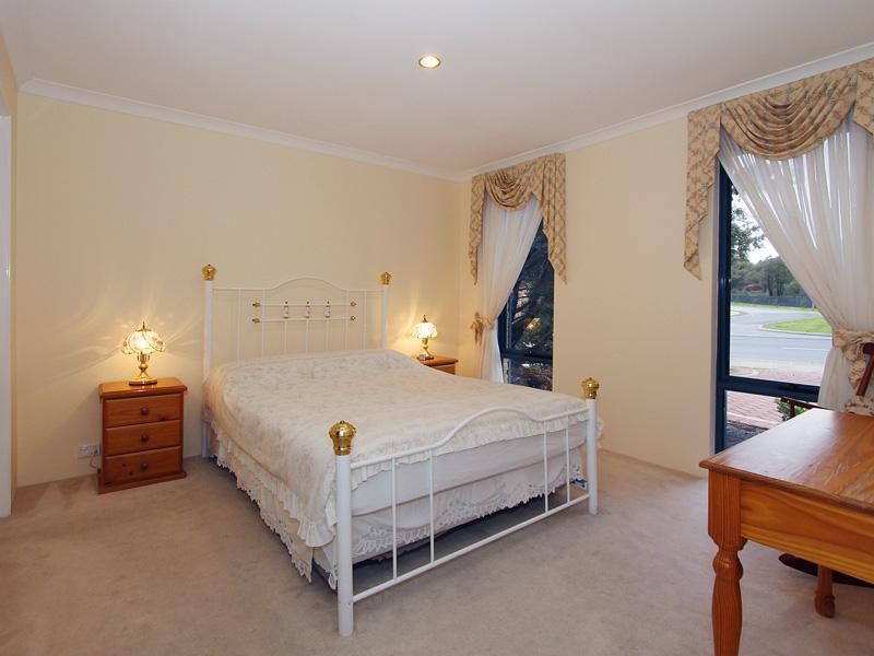 36 Golf Links Drive, Carramar WA 6031