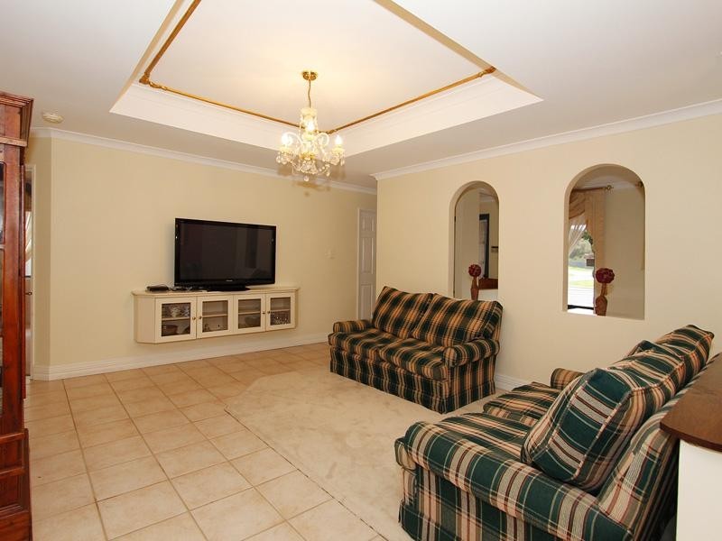 36 Golf Links Drive, Carramar WA 6031