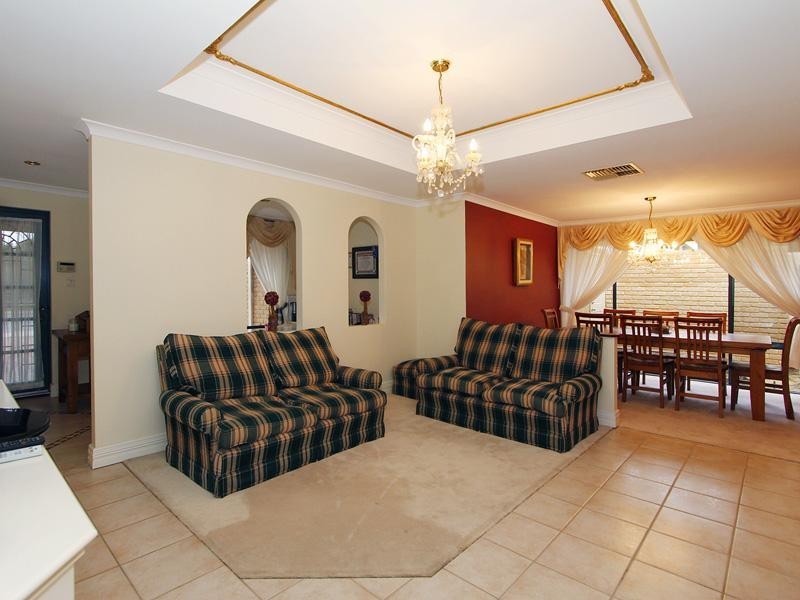 36 Golf Links Drive, Carramar WA 6031