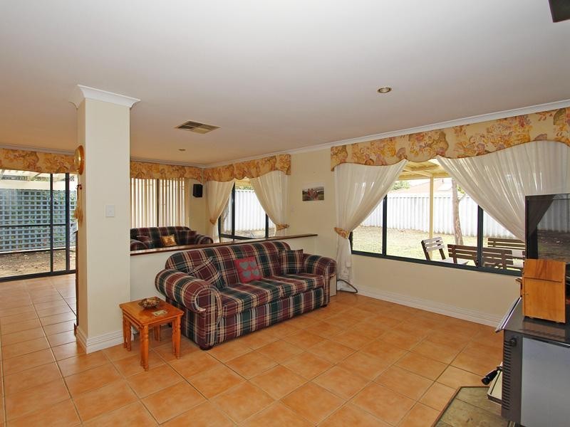 36 Golf Links Drive, Carramar WA 6031