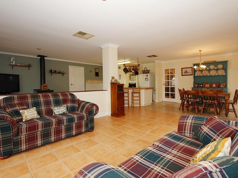 36 Golf Links Drive, Carramar WA 6031