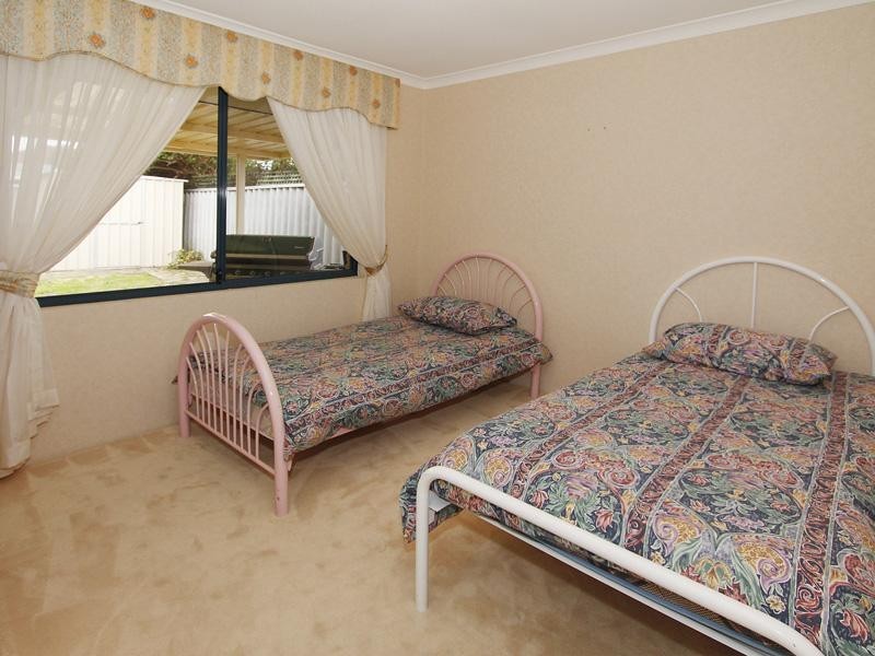 36 Golf Links Drive, Carramar WA 6031