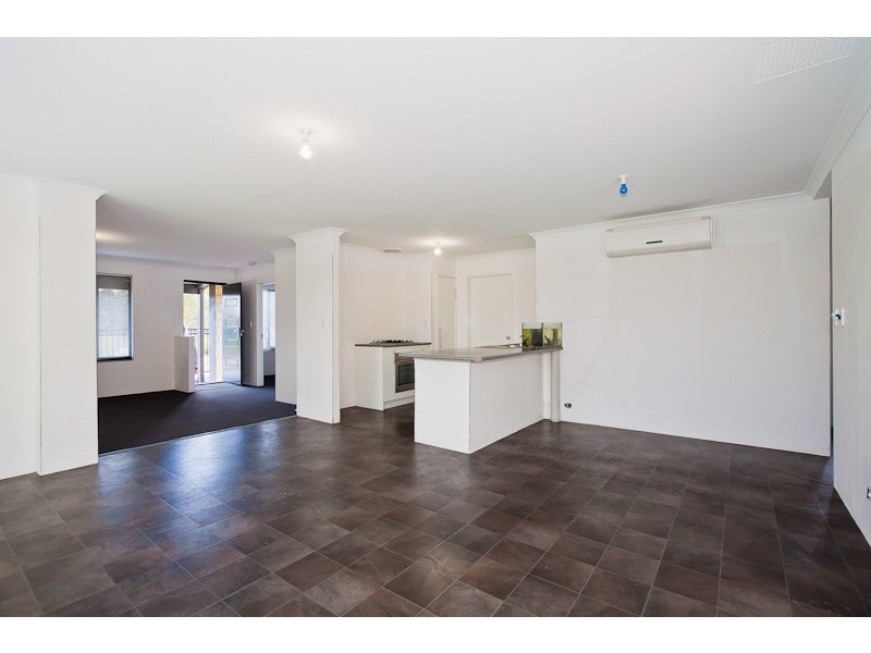 18 Harden Park Trail, Carramar WA 6031