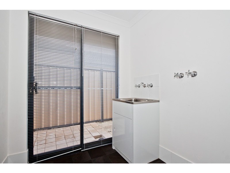 18 Harden Park Trail, Carramar WA 6031