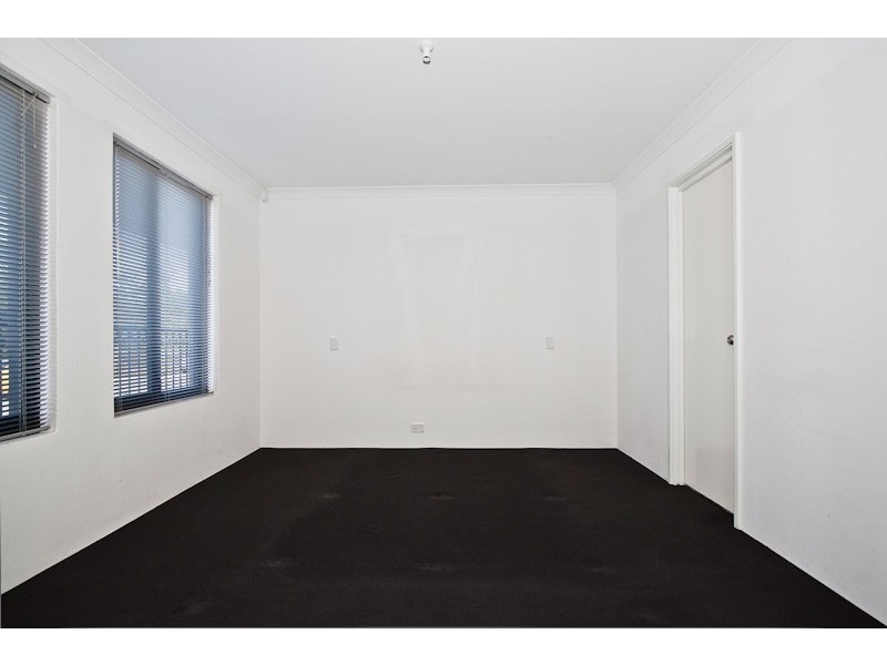 18 Harden Park Trail, Carramar WA 6031