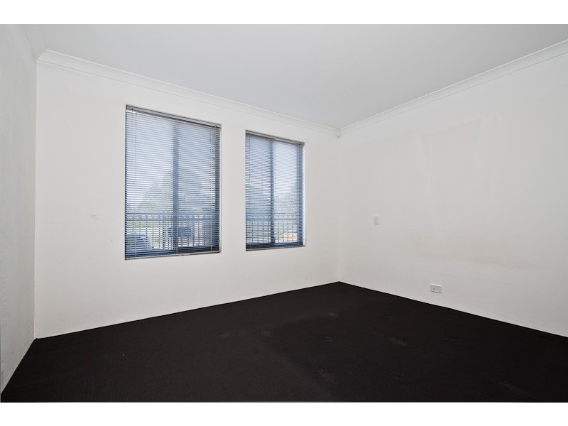 18 Harden Park Trail, Carramar WA 6031