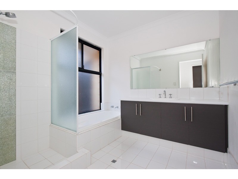 18 Harden Park Trail, Carramar WA 6031