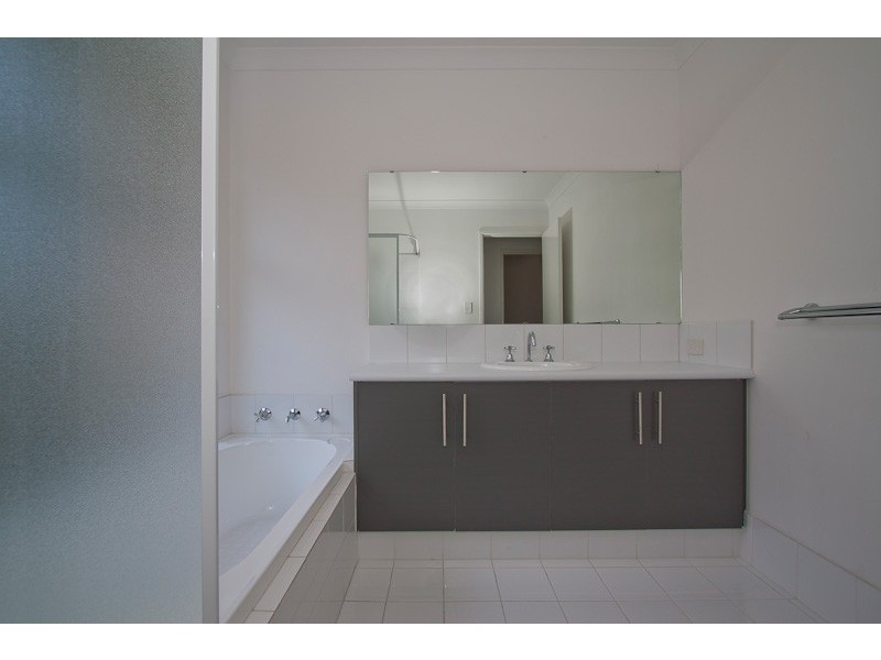 18 Harden Park Trail, Carramar WA 6031