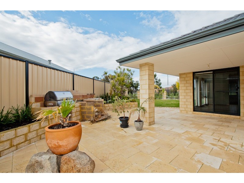 18 Harden Park Trail, Carramar WA 6031