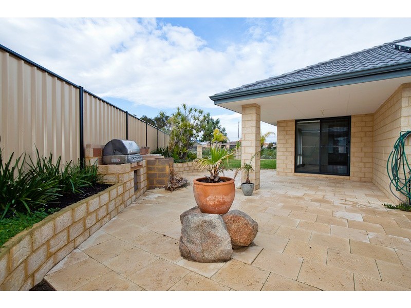 18 Harden Park Trail, Carramar WA 6031