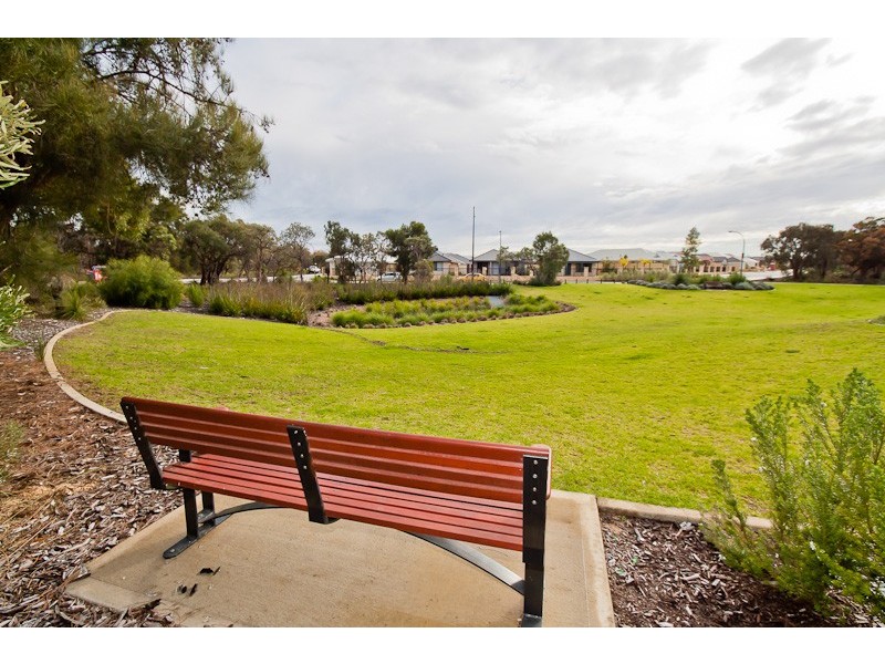 18 Harden Park Trail, Carramar WA 6031