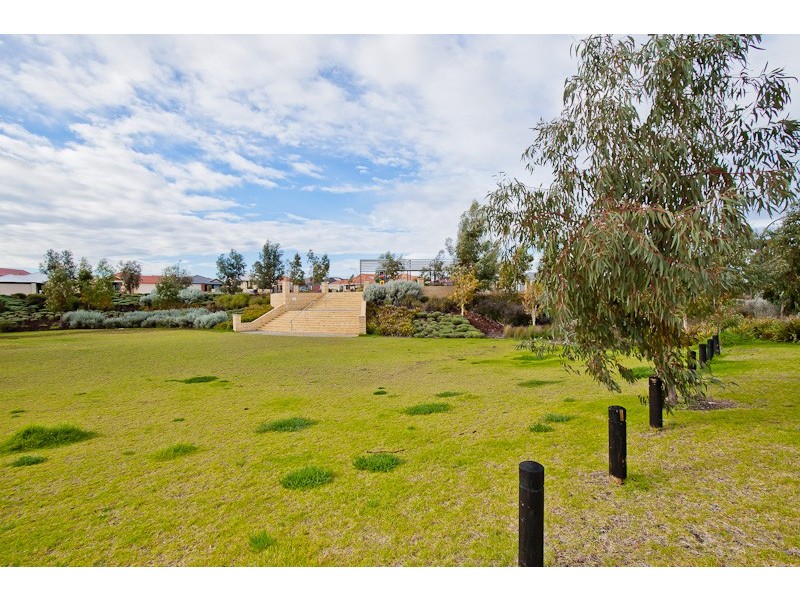 18 Harden Park Trail, Carramar WA 6031