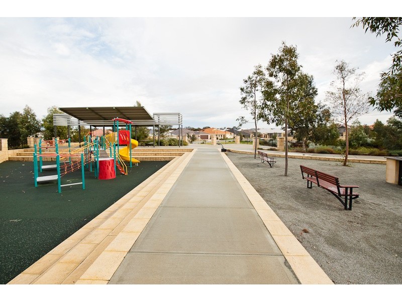 18 Harden Park Trail, Carramar WA 6031