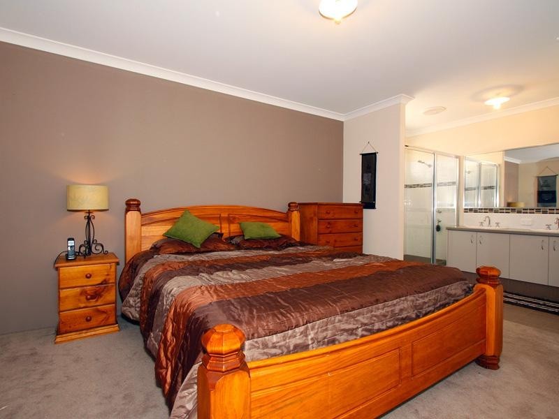 200 Golf Links Drive, Carramar WA 6031