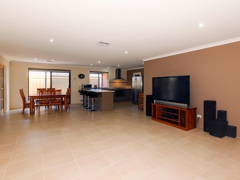 200 Golf Links Drive, Carramar WA 6031