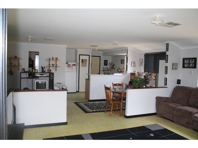 31 Innesvale Way, Carramar WA 6031