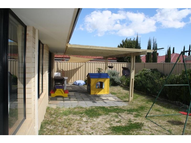31 Innesvale Way, Carramar WA 6031