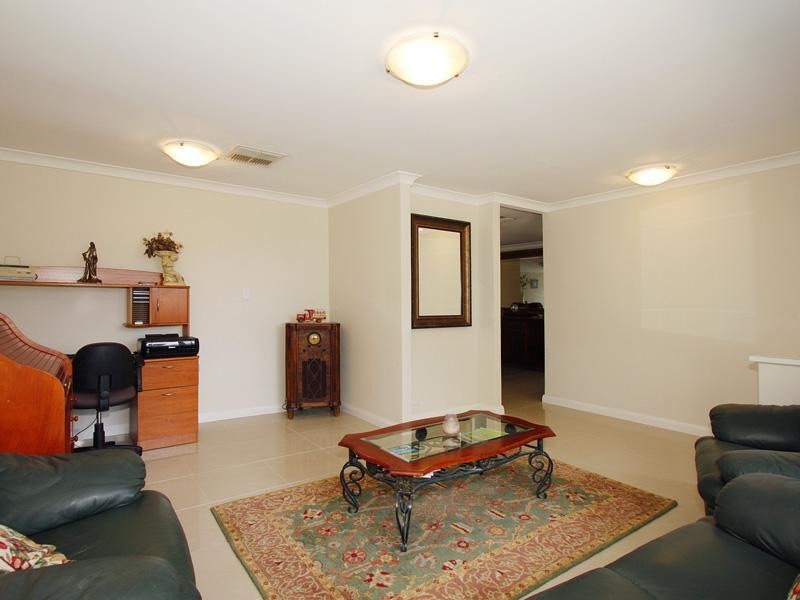 8 Smoothstone Court, Joondalup WA 6027
