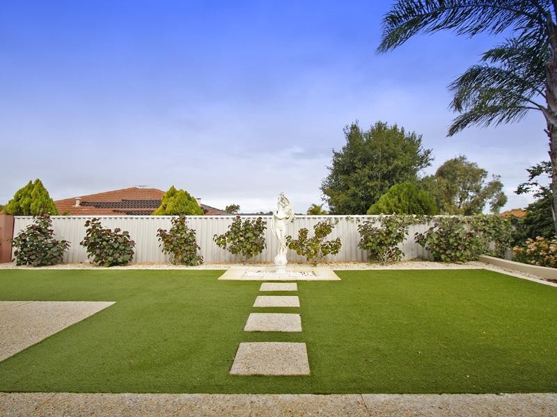 8 Smoothstone Court, Joondalup WA 6027