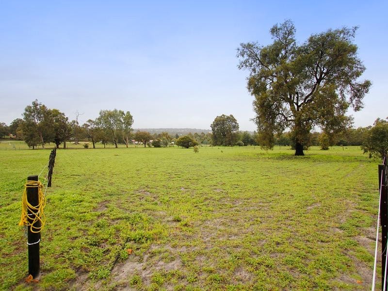 131 Devon Way, Lower Chittering WA 6084