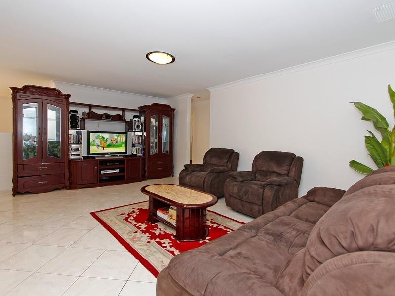 6 Strowan Pass, Carramar WA 6031