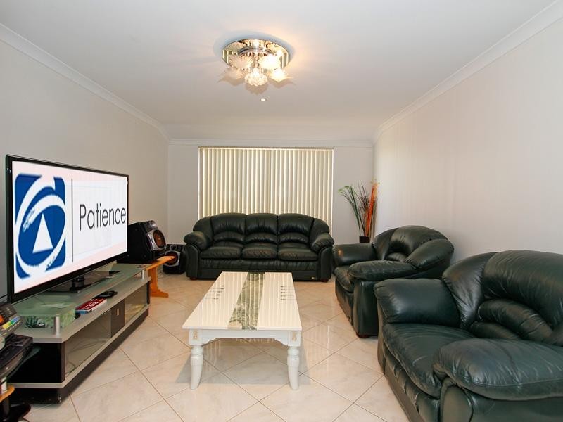 6 Strowan Pass, Carramar WA 6031