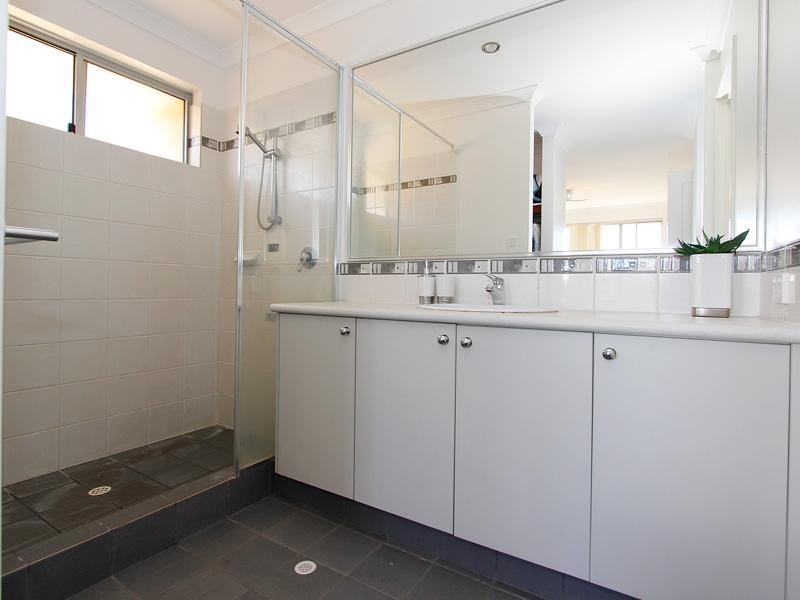 6 Strowan Pass, Carramar WA 6031