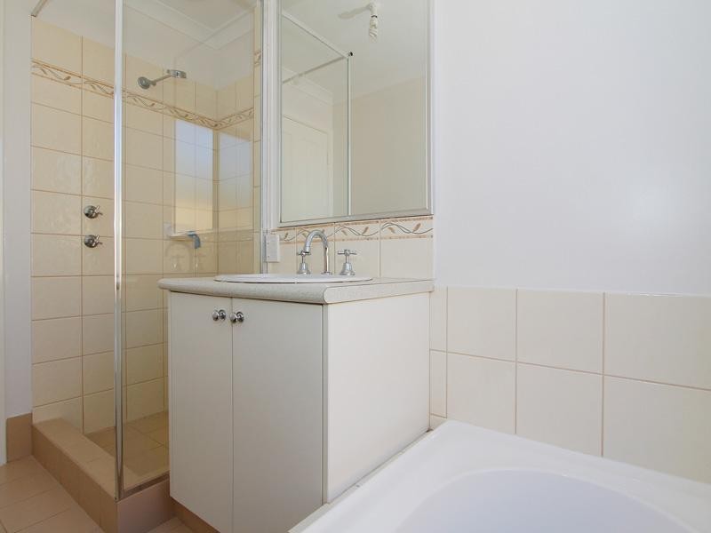 6 Strowan Pass, Carramar WA 6031