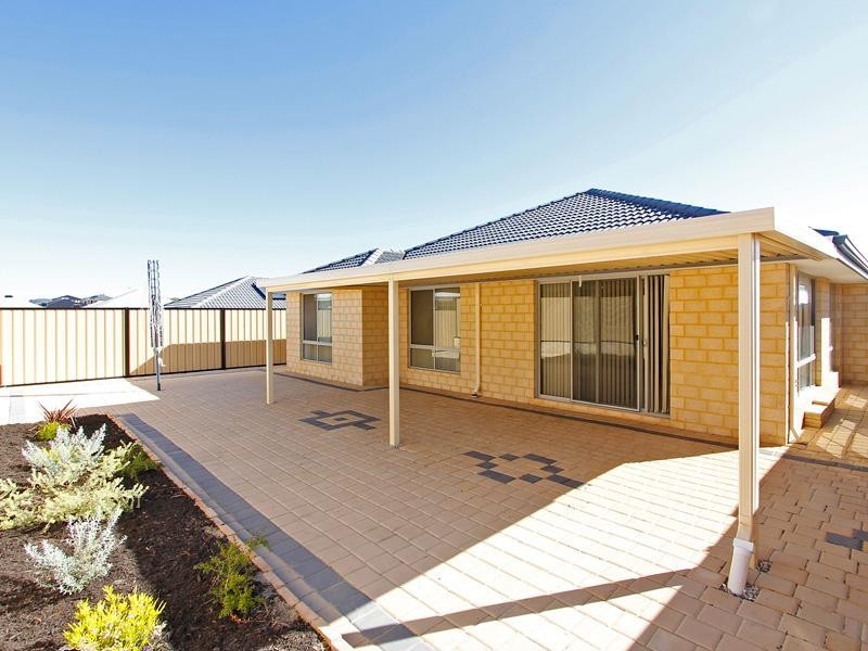 6 Strowan Pass, Carramar WA 6031