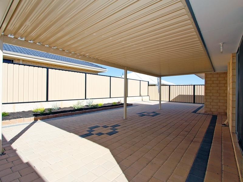6 Strowan Pass, Carramar WA 6031