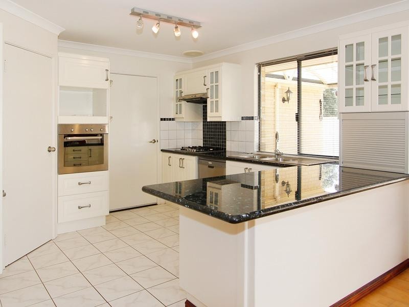 100 Roxburgh Circle, Kinross WA 6028