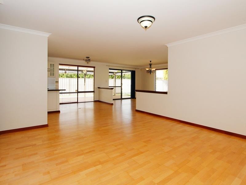 100 Roxburgh Circle, Kinross WA 6028
