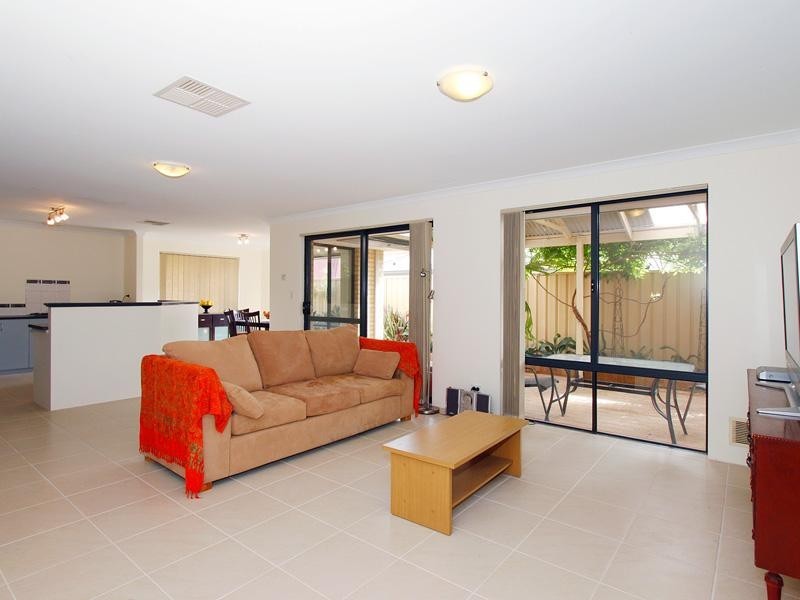 10 Grasslands Loop, Kingsley WA 6026