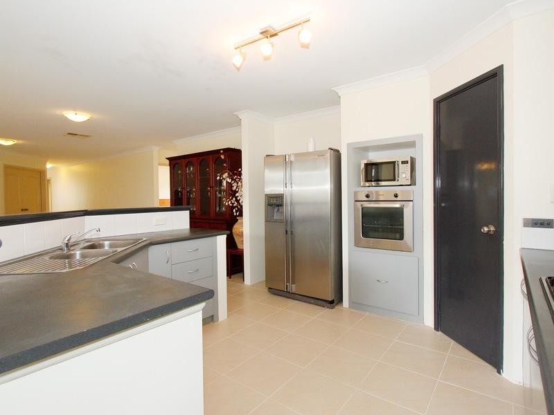 10 Grasslands Loop, Kingsley WA 6026