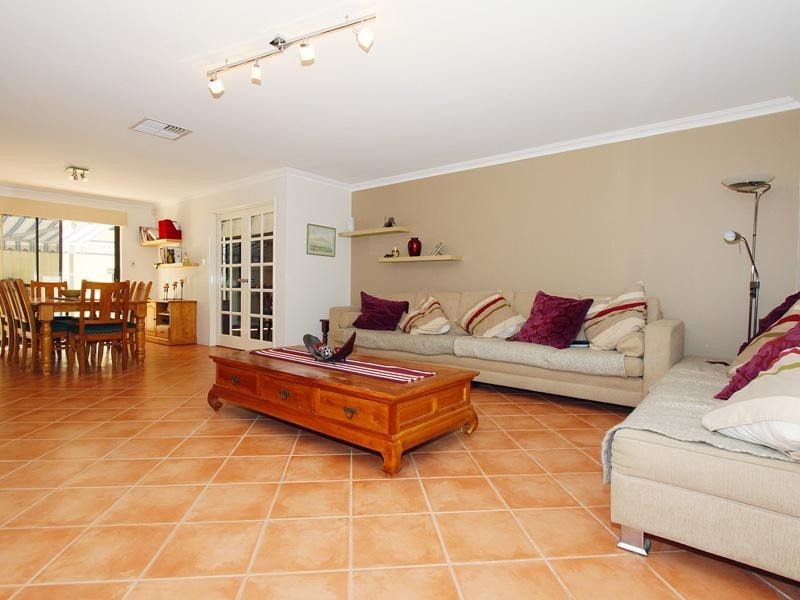 40 Tandara Fairway, Tapping WA 6065