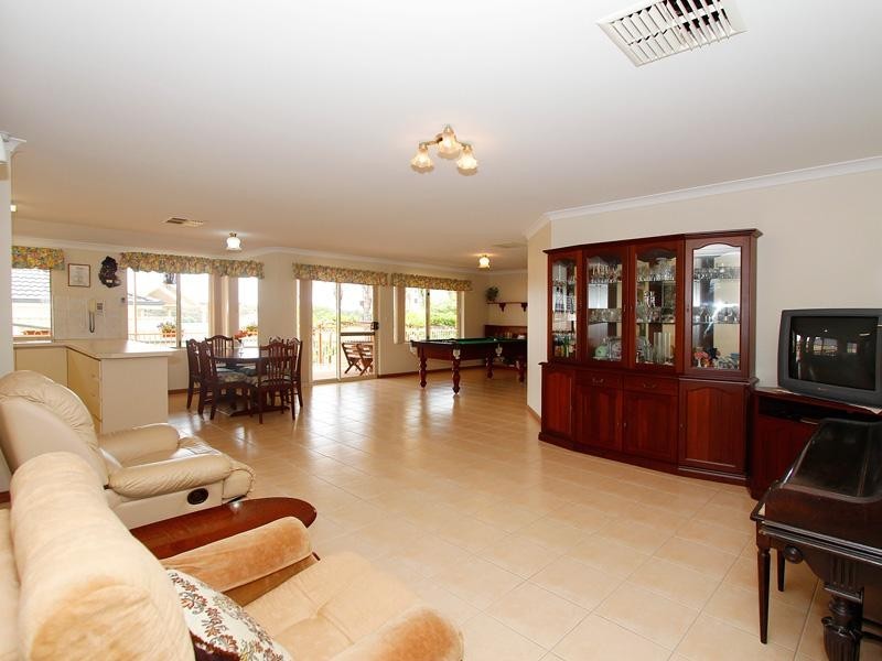 124 Kinross Drive, Kinross WA 6028