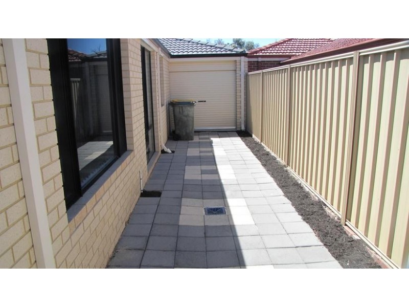 31 Innesvale Way, Carramar WA 6031