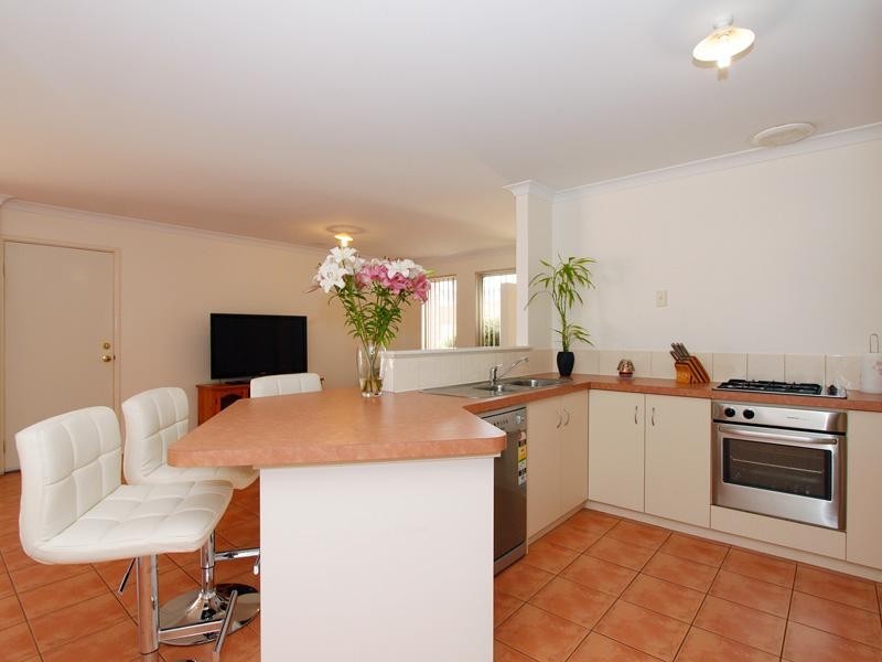 8/5 Yarra Court, Carramar WA 6031