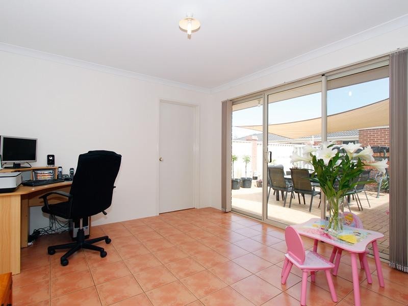 8/5 Yarra Court, Carramar WA 6031