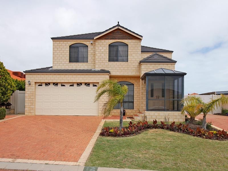 12 St Thomas Loop, Iluka WA 6028